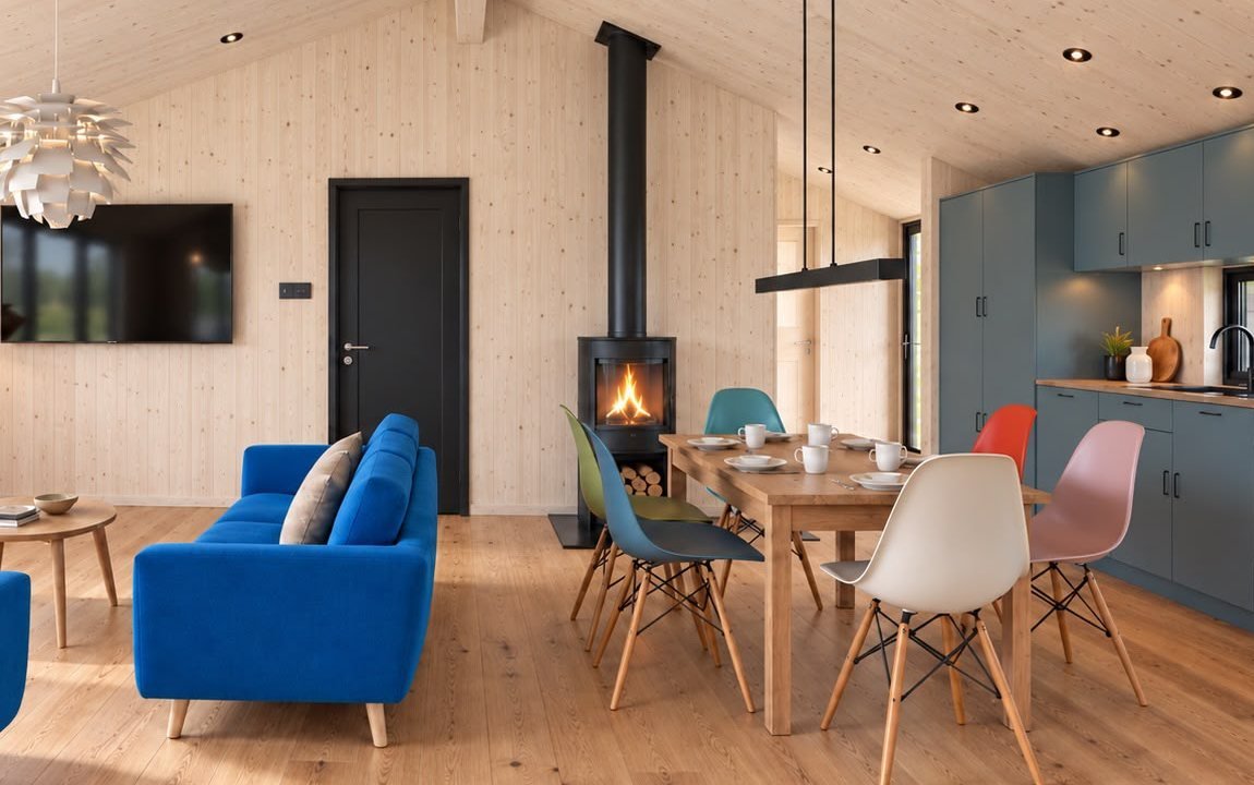 Visualizzazione del soggiorno di Dansk Cottage con stufa a legna